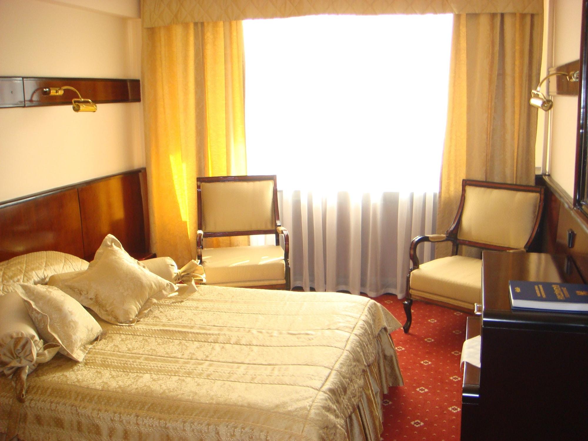 Hotel Otrar Almaty Exterior foto