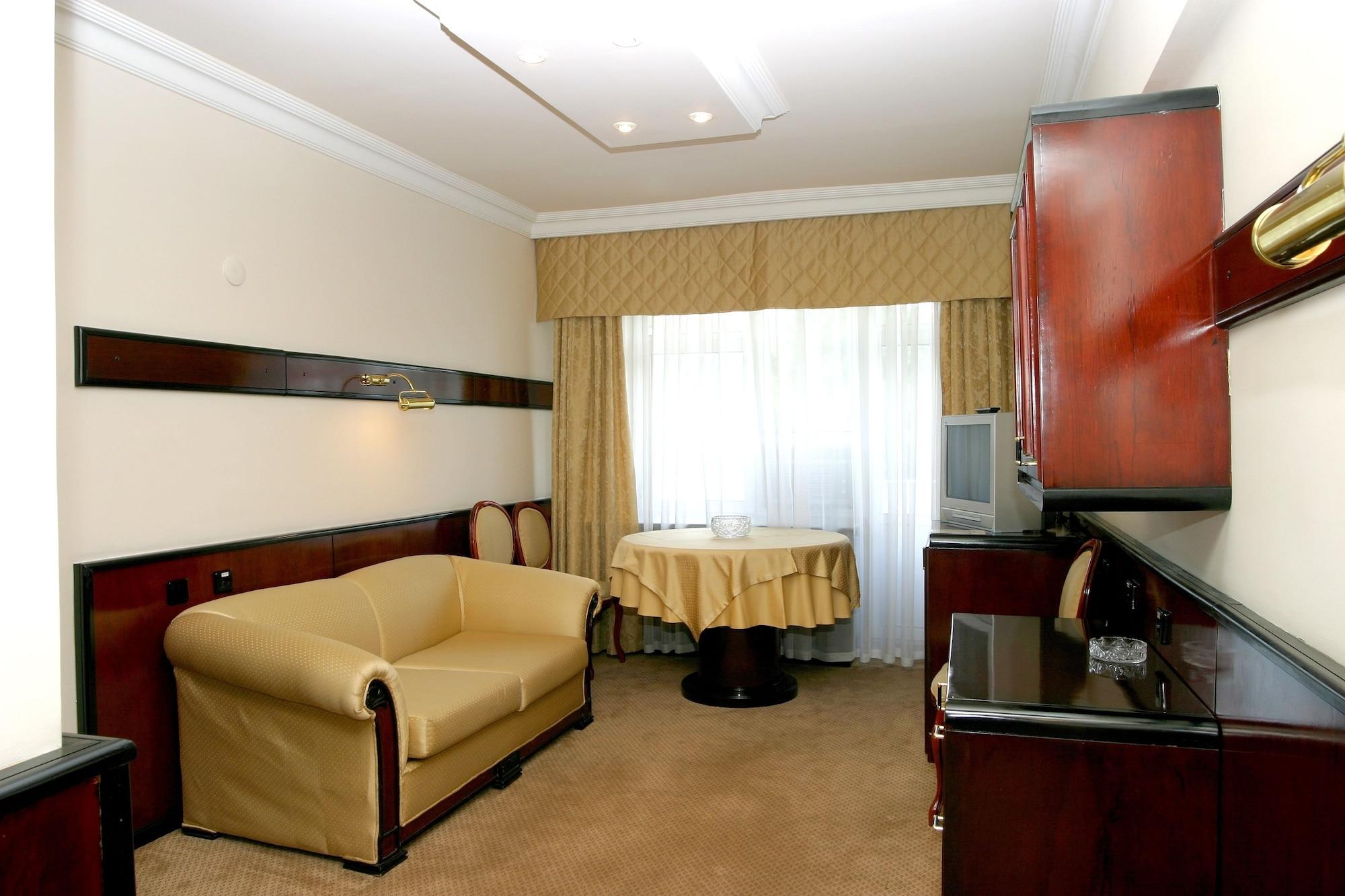 Hotel Otrar Almaty Exterior foto