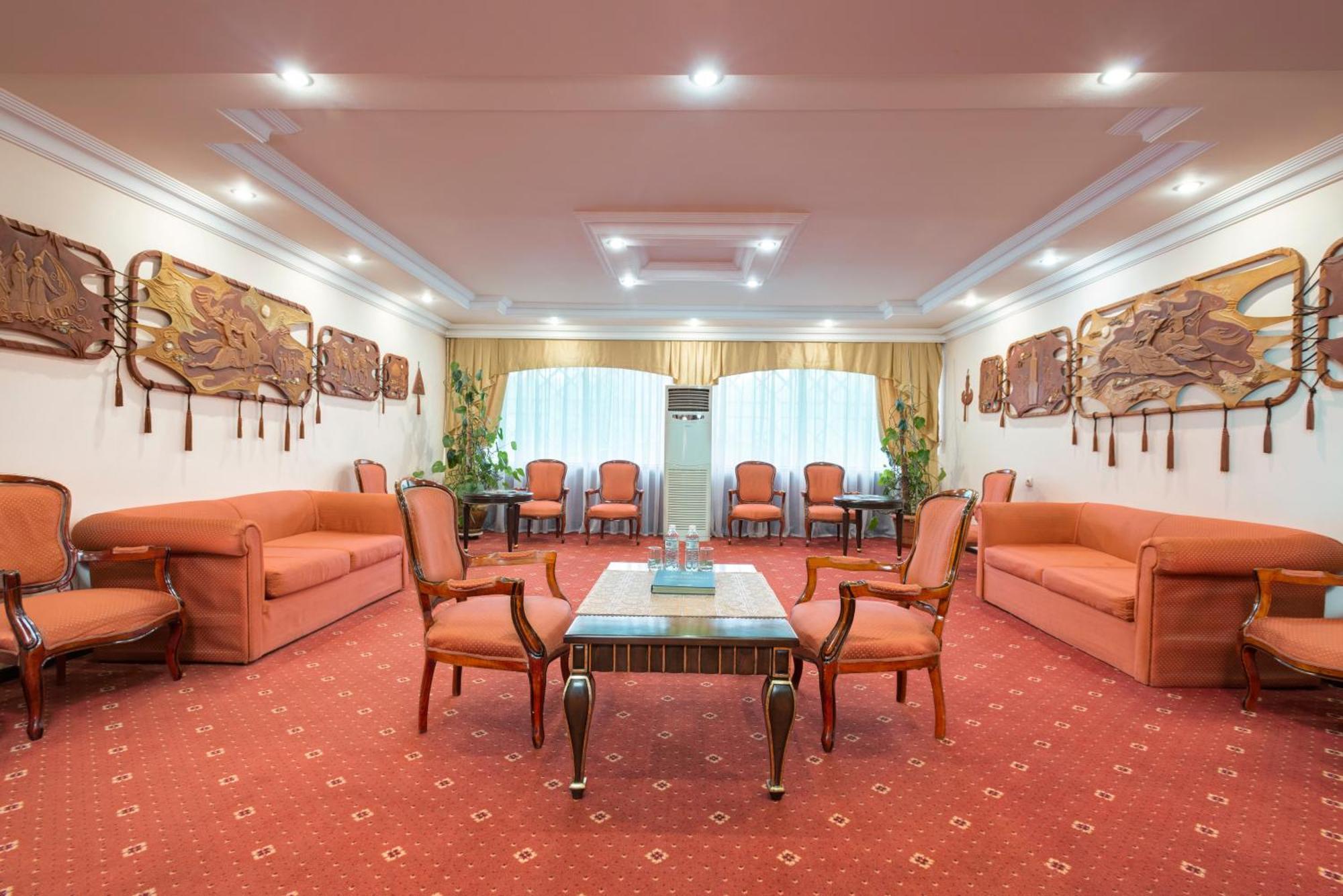 Hotel Otrar Almaty Exterior foto
